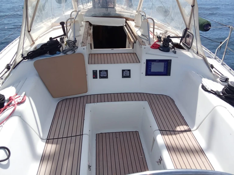 Jeanneau Sun Magic 44 charter bareboat or captained in  Baie de Bandol