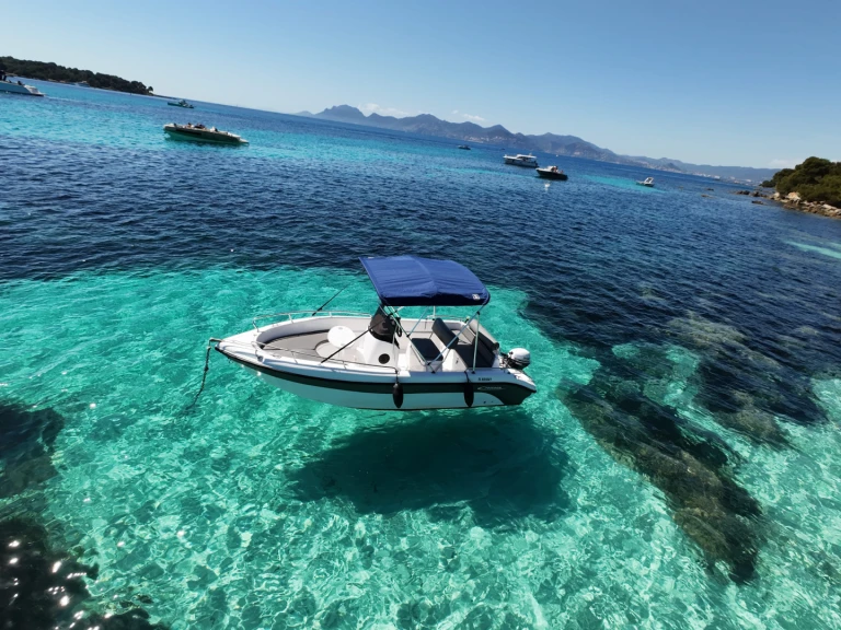 Motorboat for rent Mandelieu-la-Napoule at the best price