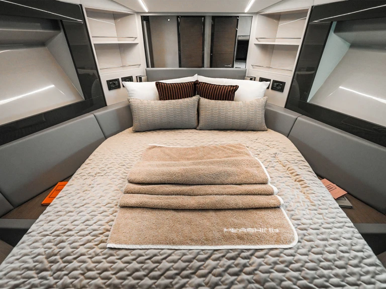 Boat rental Pershing Pershing 5x in Dubai Marina on Samboat