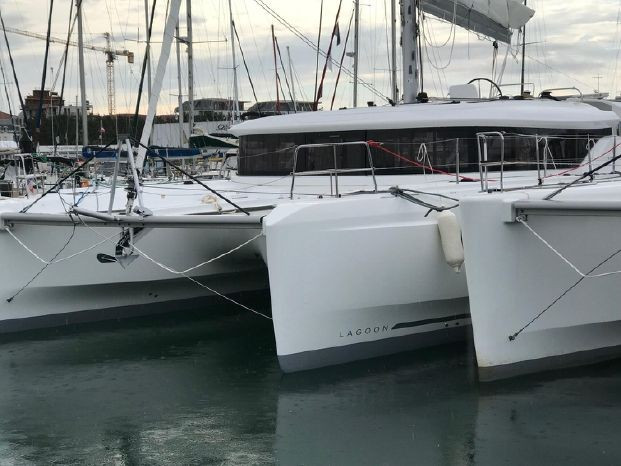Catamaran rental in Pointe-à-Pitre - Lagoon Lagoon 46