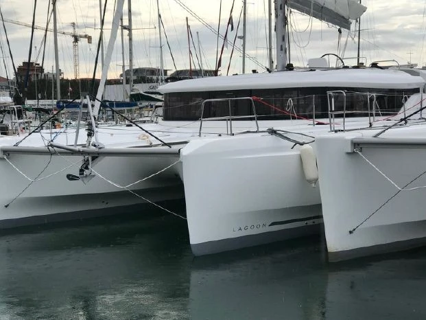 Catamaran rental in Pointe-à-Pitre - Lagoon Lagoon 46