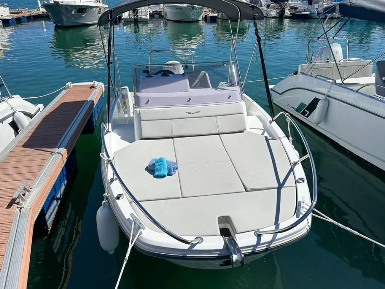 Motorboat for rent Cambrils at the best price