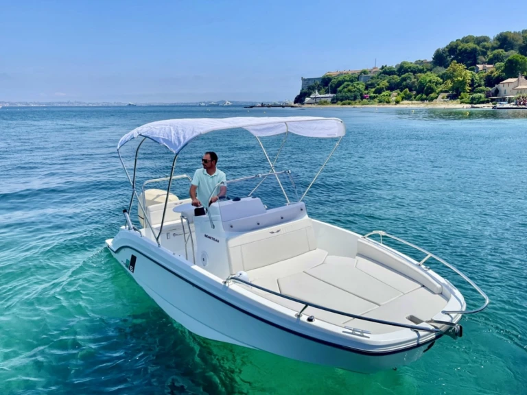 Bénéteau Flyer 6 charter bareboat or captained in  Cambrils