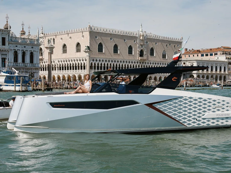 Boat rental Dracan Marine Dracan 42 in Casale sul Sile on Samboat
