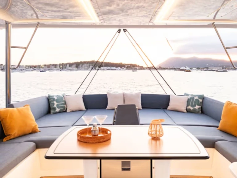 Yacht charter Raiatea Island cheap Bali 5.2 - 6 + 2 cab.