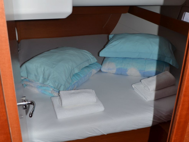 Bareboat Rental Sailboat Dufour with a boat licence