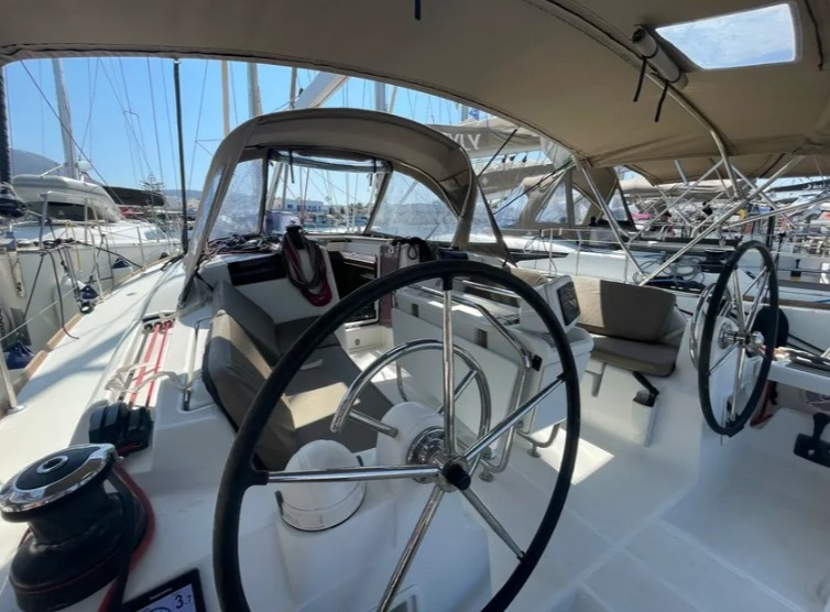 Boat rental Jeanneau Sun Odyssey 419 in Paros (Island) on Samboat