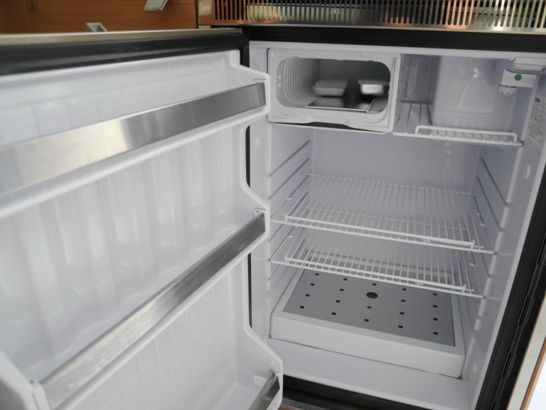 Rent a Excess Excess 11 (6 cab.) Néa Péramos