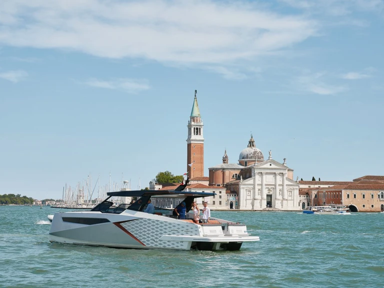 Yacht charter Casale sul Sile cheap Dracan 42