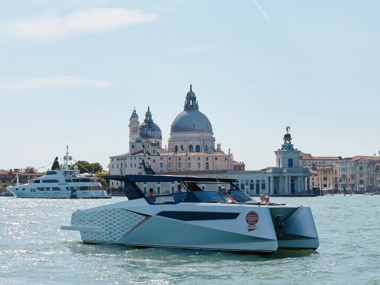 Boat rental Dracan Marine Dracan 42 in Casale sul Sile on Samboat