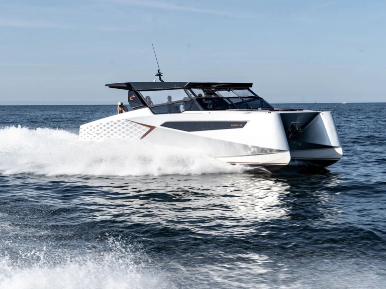 Luxury Yacht rental with or without captain Dracan Marine Casale sul Sile