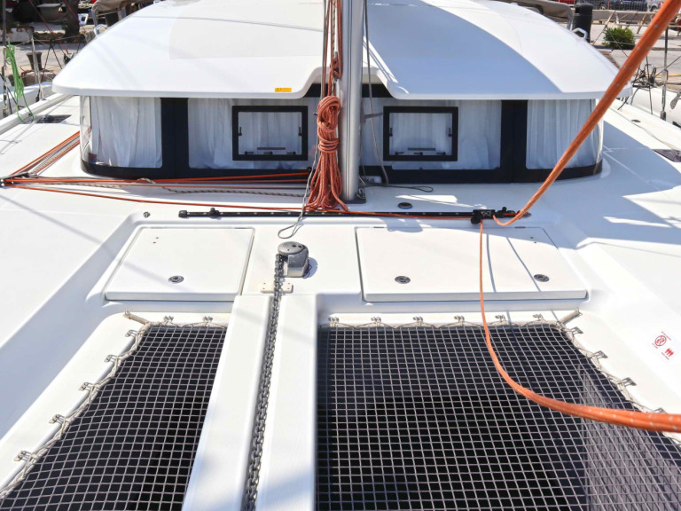 Boat rental Excess Excess 11 (6 cab.) in Paros (Island) on Samboat