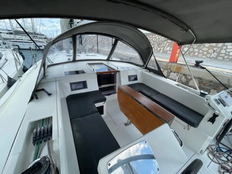 Sailboat for rent Alimos at the best price