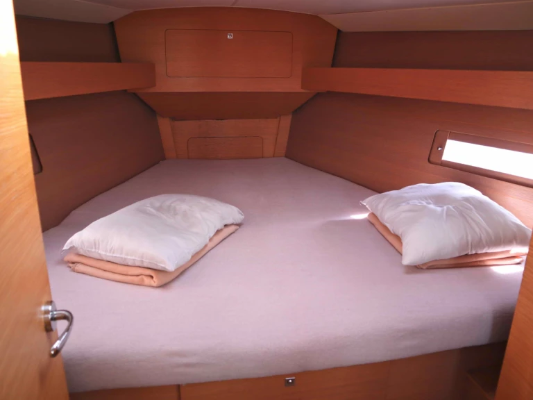 Boat rental Dufour Dufour 382 Grand Large in Alimos on Samboat