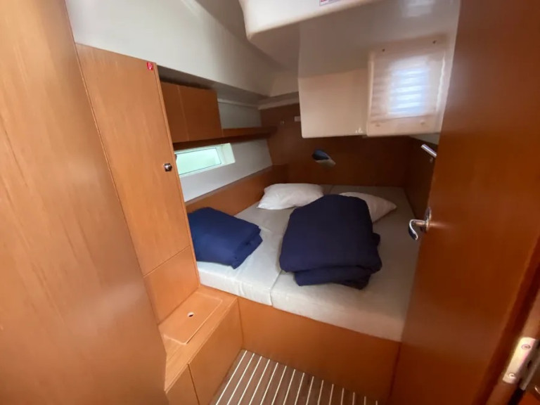 Bavaria Bavaria C45 Holiday charter bareboat or captained in  Lefkáda