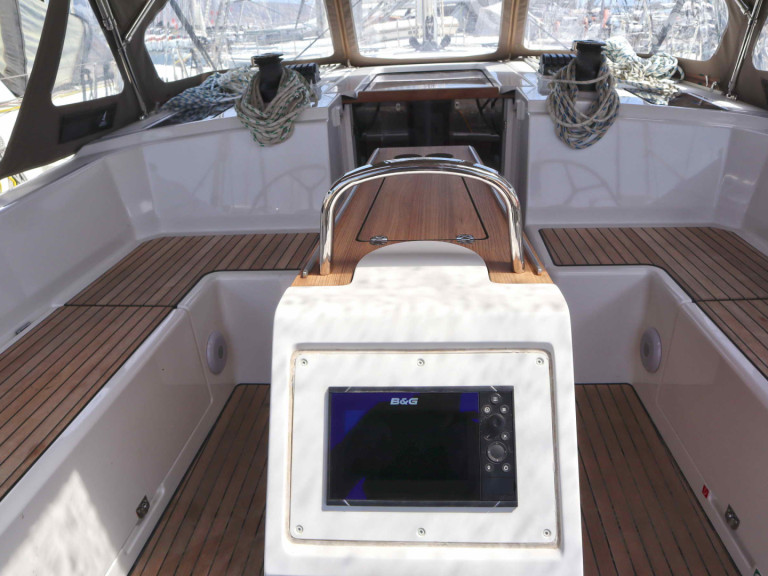 Boat rental Bavaria Bavaria C42 (3 cab.) in Paros (Island) on Samboat
