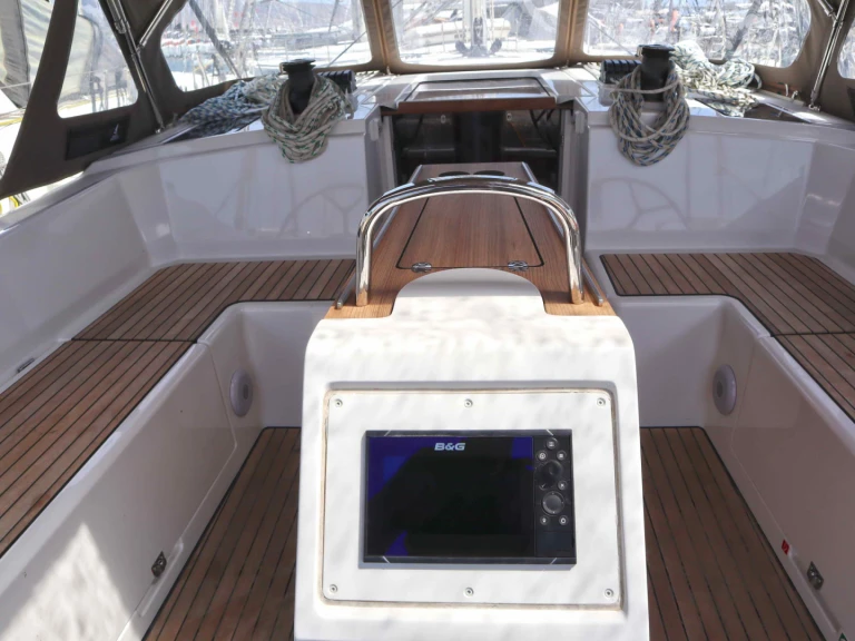 Boat rental Bavaria Bavaria C42 (3 cab.) in Paros (Island) on Samboat