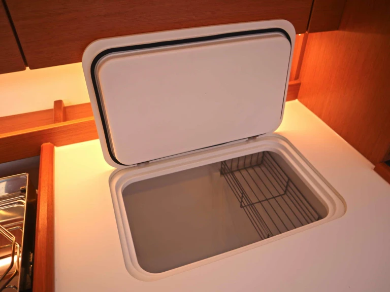 Sailboat rental with or without captain Bavaria Paros (Island)