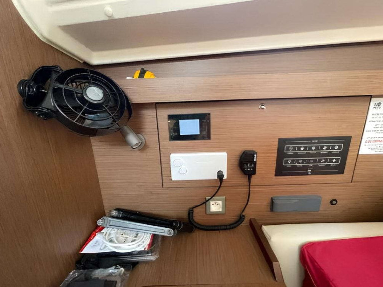 Sailboat rental in Lefkáda - Bénéteau Oceanis 40.1