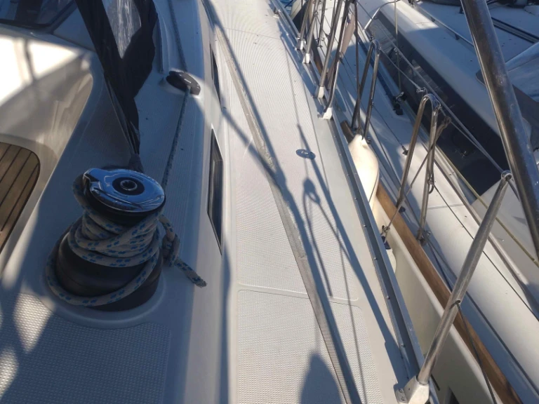 Rent a Bavaria Bavaria Cruiser 56 (6 cab.) Alimos