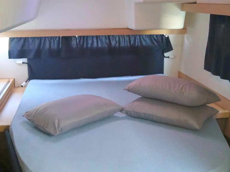 Boat rental Fountaine Pajot Lucia 40 (4 cab.) in Lefkáda on Samboat