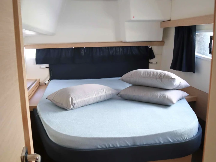 Catamaran rental with or without captain Fountaine Pajot Lefkáda