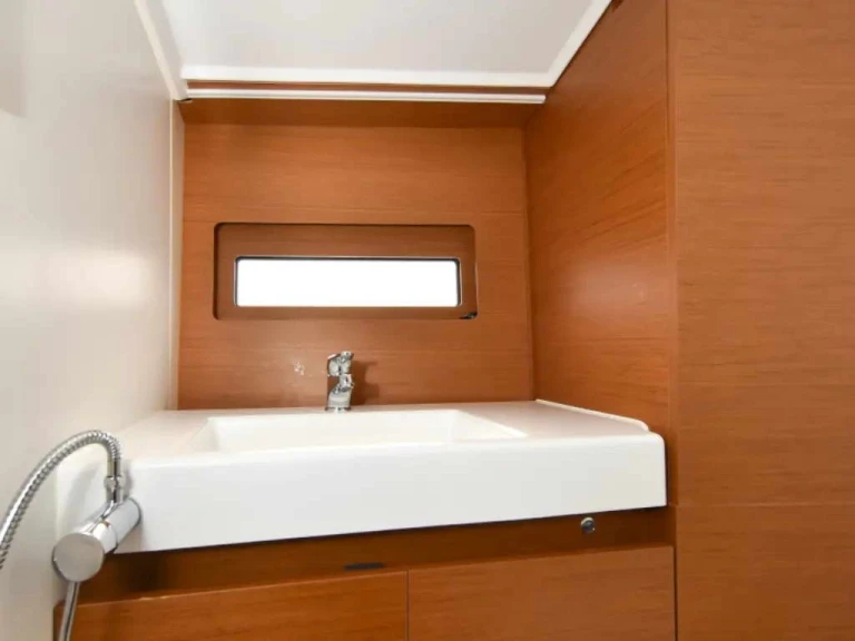 Sailboat for rent Bormes-les-Mimosas at the best price