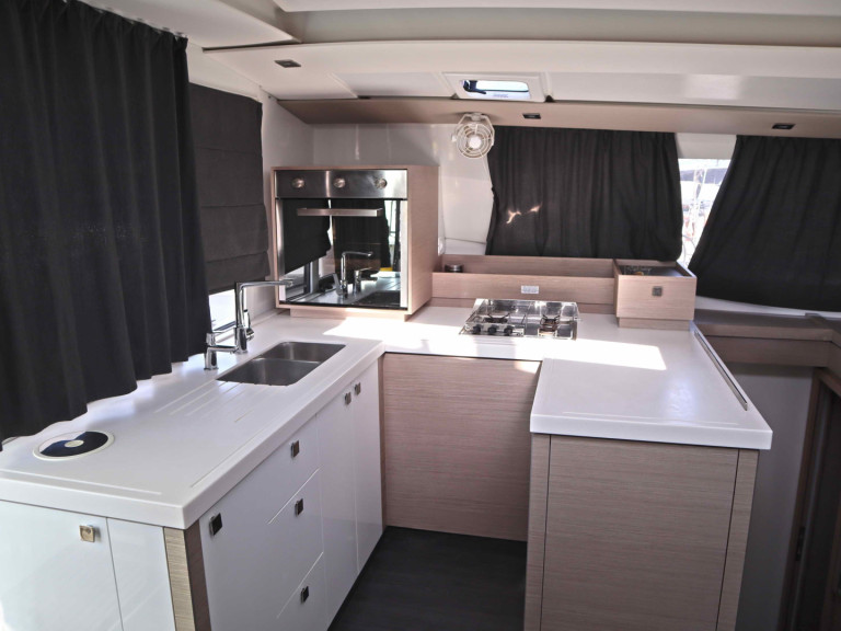 Catamaran rental in Néa Péramos - Fountaine Pajot Astréa 42 Maestro (5 cab.)