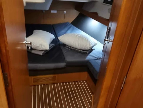 Bareboat Rental Sailboat Bavaria with a boat licence