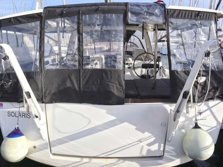 Sailboat for rent Lefkáda at the best price