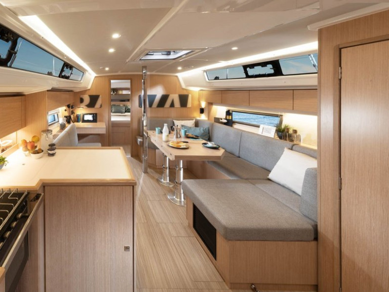 Yacht charter Lefkáda cheap Bavaria C42 (3 cab.)