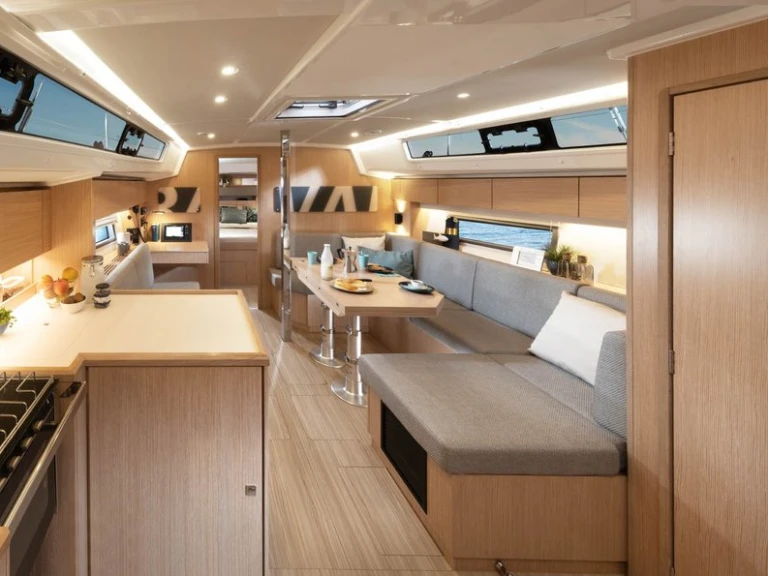 Yacht charter Lefkáda cheap Bavaria C42 (3 cab.)