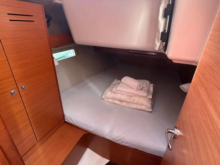 Yacht charter Alimos cheap Dufour 390 (3 cab.)