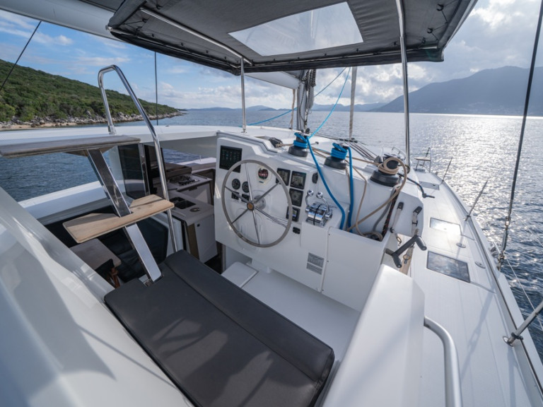 Catamaran for rent Lefkáda at the best price