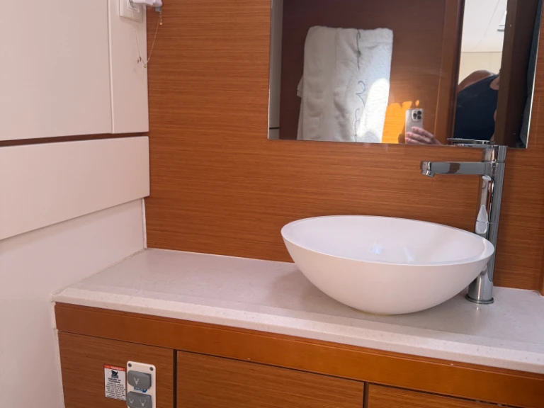 Rent a Jeanneau Jeanneau 54 Dénia