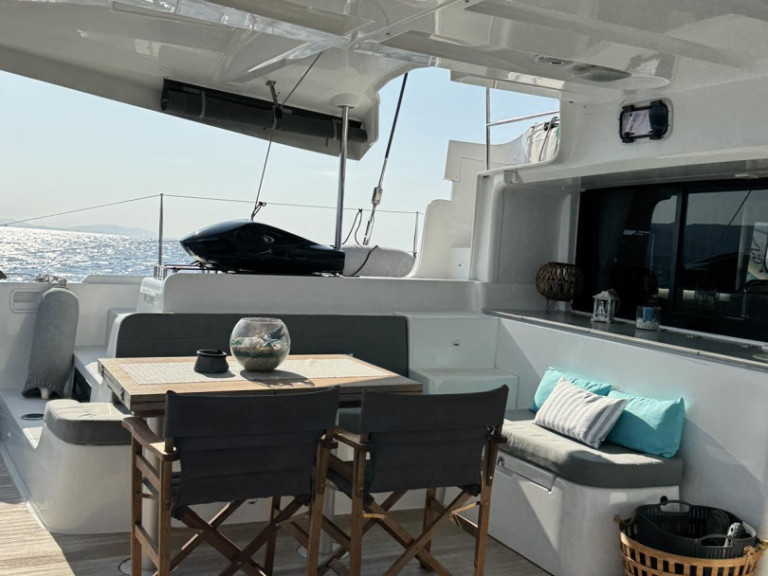Boat rental Lagoon Lagoon 46 in Alimos on Samboat