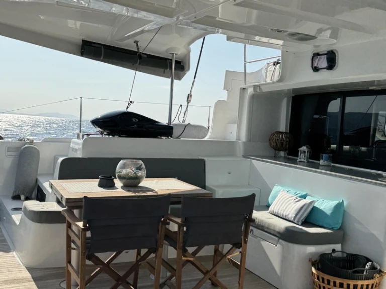 Boat rental Lagoon Lagoon 46 in Alimos on Samboat