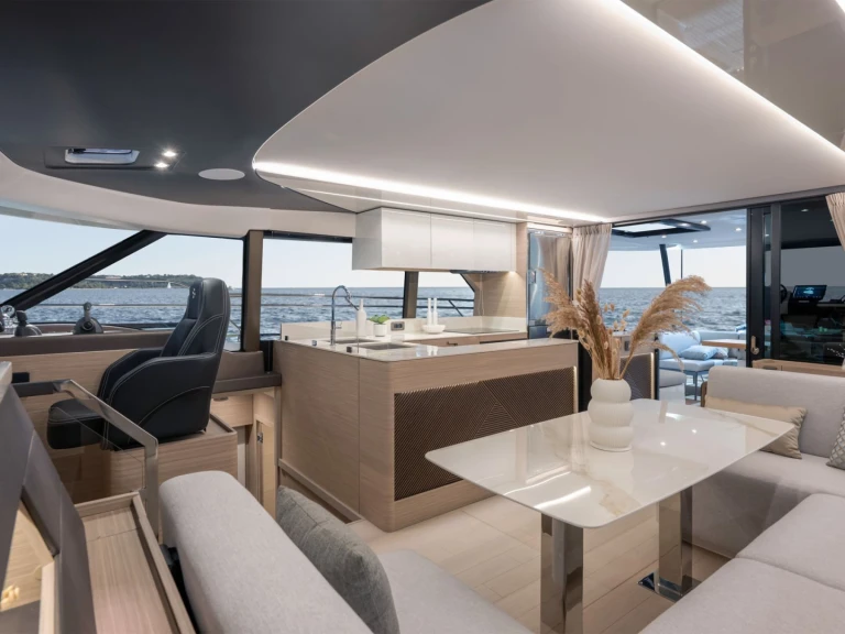 Bareboat Rental Motorboat Prestige with a boat licence