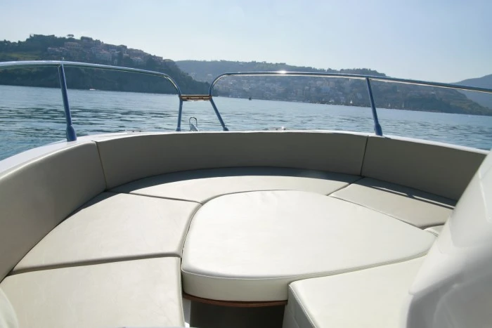 Motorboat rental in Porto di Salerno - Romar Bermuda 690