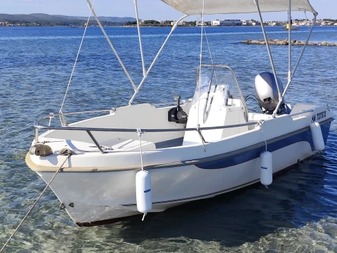 Motorboat rental with or without captain Ultramar Port de Sète
