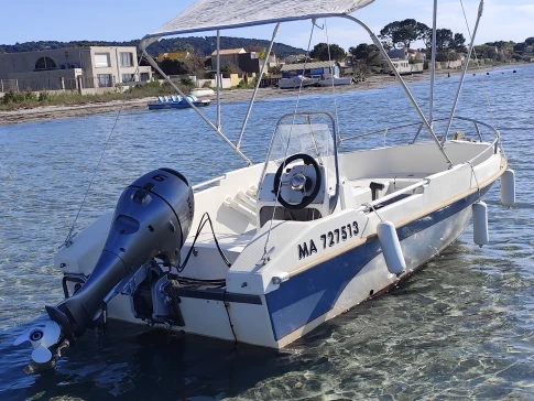 Bareboat Rental Motorboat Ultramar with a boat licence