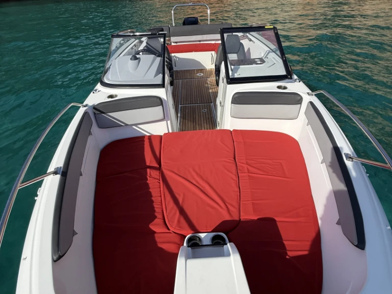 Jeanneau Cap Camarat 7.5 BR in Saint-Cyr-sur-Mer on SamBoat