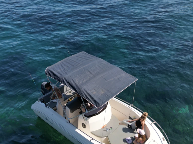 Bareboat Rental Motorboat Pacific Craft with a boat licence