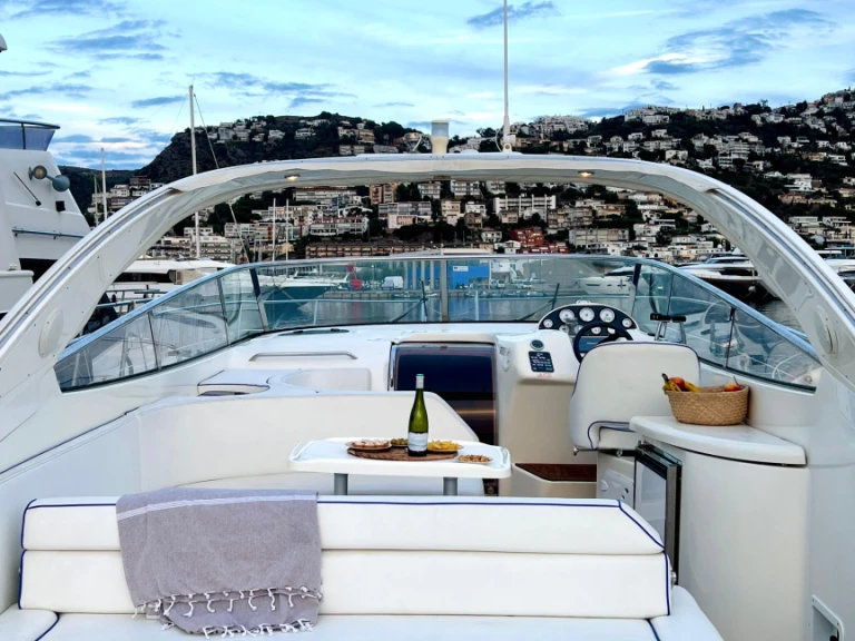 Bareboat Rental Motorboat Bavaria with a boat licence