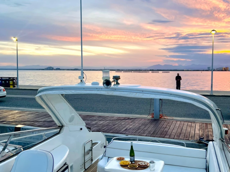 Motorboat for rent Roses at the best price