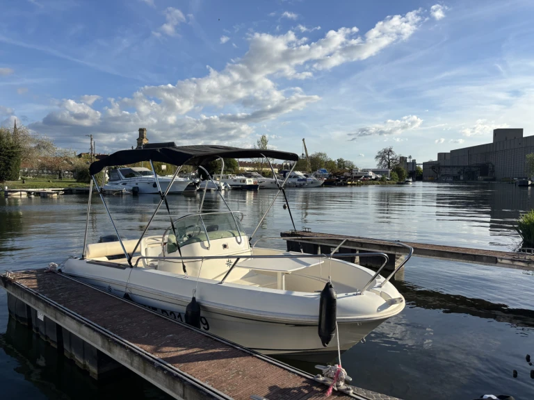 Motorboat for rent Metz at the best price