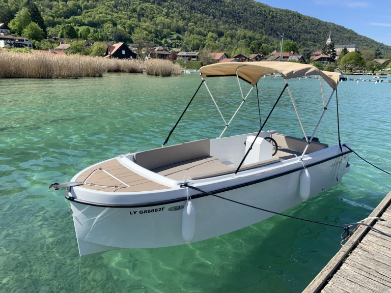 Motorboat for rent Sevrier at the best price