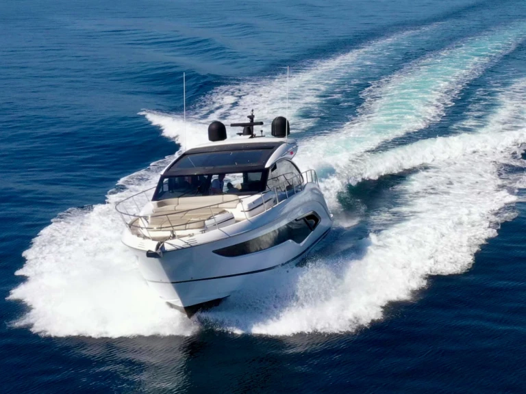 Princess Princess V55 in Port Fréjus on SamBoat