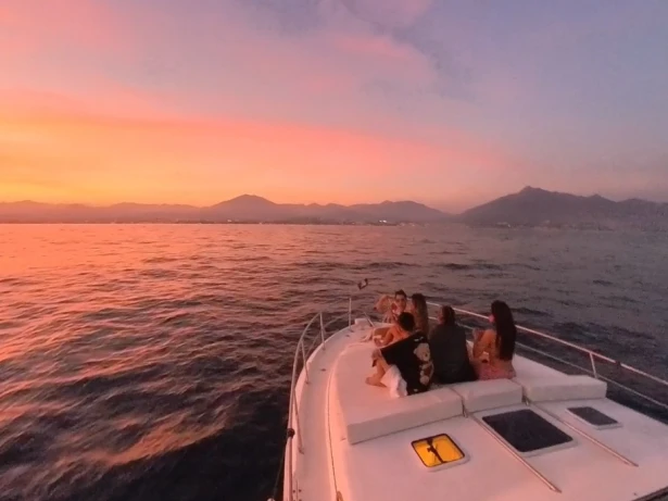 Rent a Sea Ray Sea Ray 370 Sundancer Marbella