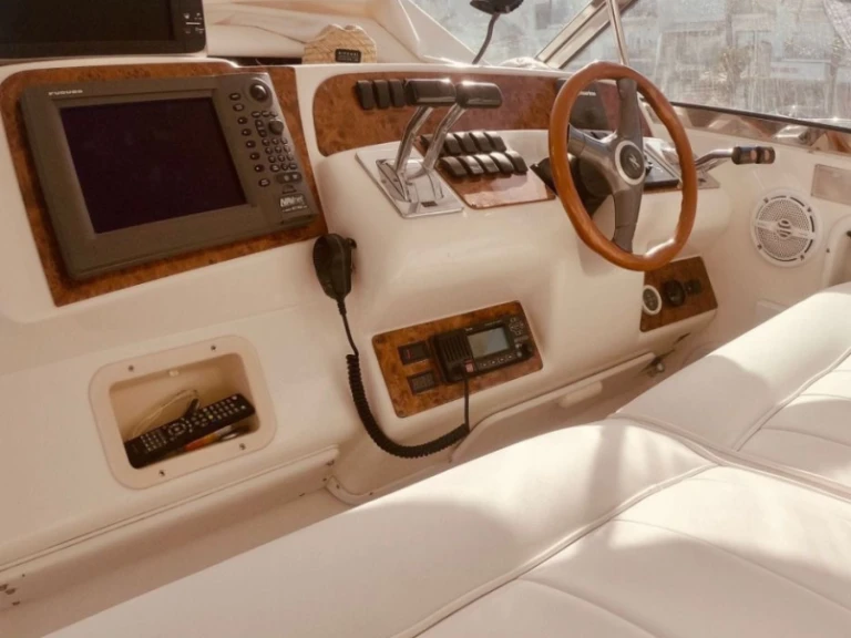 Motorboat rental with or without captain Sea Ray Marbella